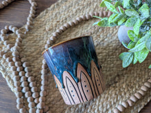Load image into Gallery viewer, Planter - Drippy Carved