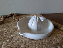 Load image into Gallery viewer, Citrus Juicer